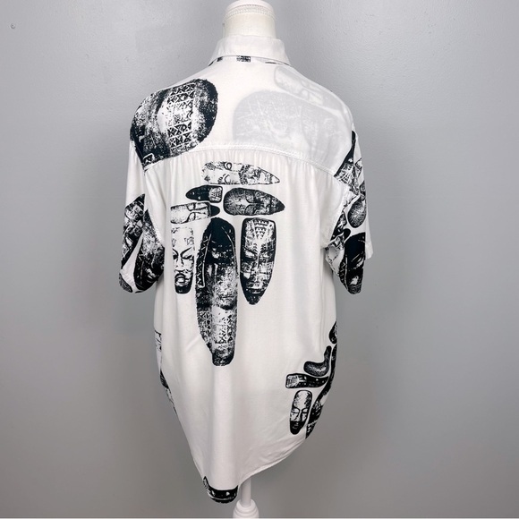 Animale by Jacques Ruc black white tribal mask print button front shirt, medium. - Picture 4 of 10